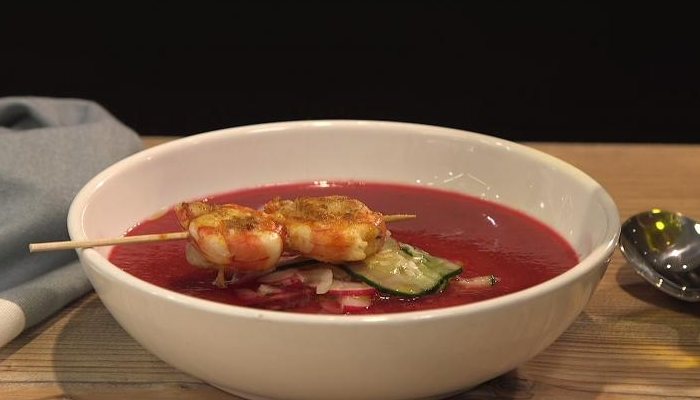 Gazpacho de remolacha con gamba picante