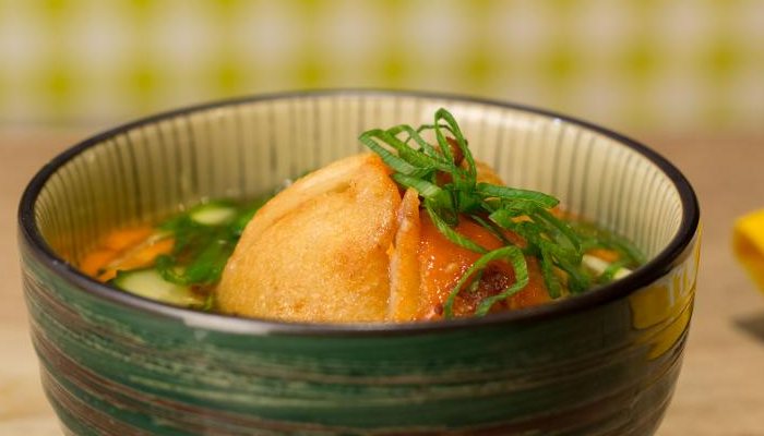 Báhn Ran - Bolitas crujientes de arroz glutinoso rellenas de cerdo